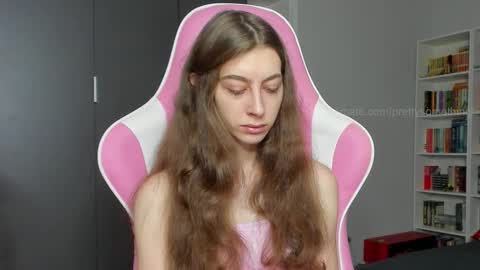 Sophie  next stream will be at Monday  i will wait you guys  online show from October 2025 06:35:02 AM