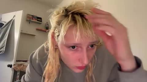 Snapshot of prettyunicorn555 chatting on January 2025 03:47:02 AM Dahlia online show from January 2025 03:47:02 AM