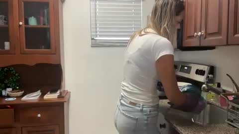 Snapshot of prettyyykittyyy22 chatting on April 2026 04:48:02 PM prettyyykittyyy22 online show from April 2026 04:48:02 PM