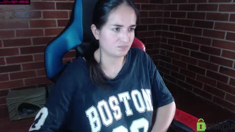 Snapshot of princesa_leia_zathur chatting on April 2026 10:33:02 PM Leia online show from April 2026 10:33:02 PM