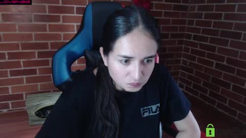 Snapshot of princesa_leia_zathur chatting on April 2026 08:34:02 PM Leia online show from April 2026 08:34:02 PM