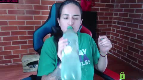 Snapshot of princesa_leia_zathur chatting on April 2026 06:05:02 PM Leia online show from April 2026 06:05:02 PM