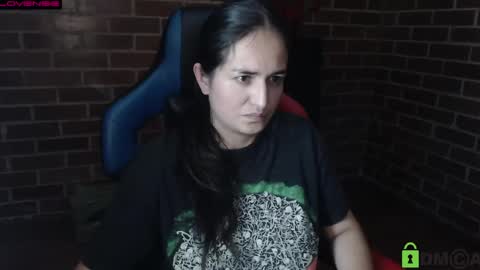 Snapshot of princesa_leia_zathur chatting on April 2026 01:37:01 AM Leia online show from April 2026 01:37:01 AM