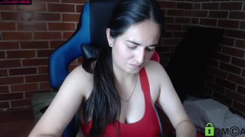 Snapshot of princesa_leia_zathur chatting on June 2026 10:14:02 PM Leia online show from June 2026 10:14:02 PM
