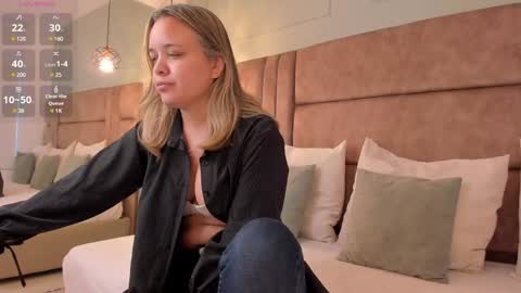 Paris online show from February 2025 11:43:02 AM