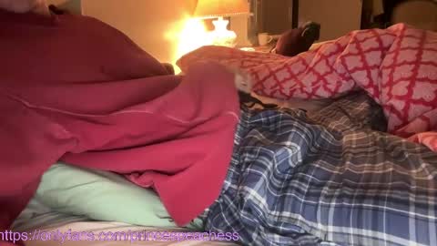 Peaches online show from November 2025 02:22:01 AM