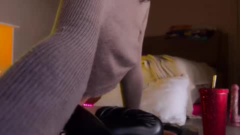 Snapshot of princess_euphoria chatting on October 2025 12:05:01 PM Kristina online show from October 2025 12:05:01 PM