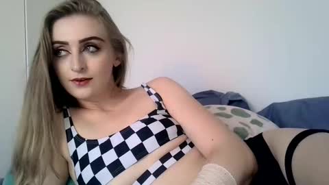 Snapshot of princess_peach_x chatting on January 2025 10:44:02 PM Tiffany online show from January 2025 10:44:02 PM