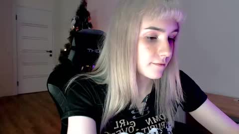 18 y.o online show from February 2025 05:42:01 PM