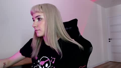 18 y.o online show from February 2025 12:51:02 PM