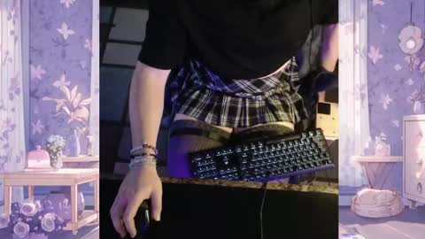 Ellie online show from April 2026 01:49:01 PM