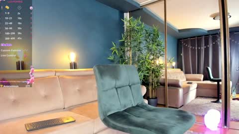 Raven  but you can call me sweetie or honey too  online show from December 2024 10:23:02 PM