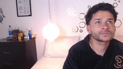 Adris  Juan online show from November 2025 04:01:02 AM