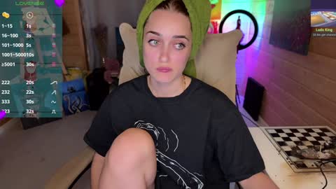 Snapshot of ps4pro chatting on December 2024 07:21:01 PM Queen of Pain online show from December 2024 07:21:01 PM