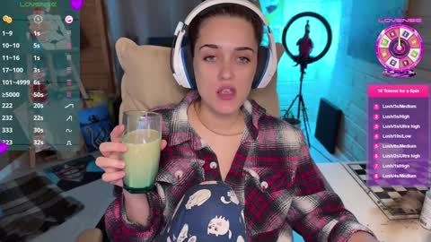 Snapshot of ps4pro chatting on December 2024 07:38:02 PM Queen of Pain online show from December 2024 07:38:02 PM