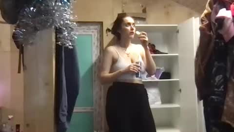 Snapshot of ps4pro chatting on December 2024 03:18:02 AM Queen of Pain online show from December 2024 03:18:02 AM