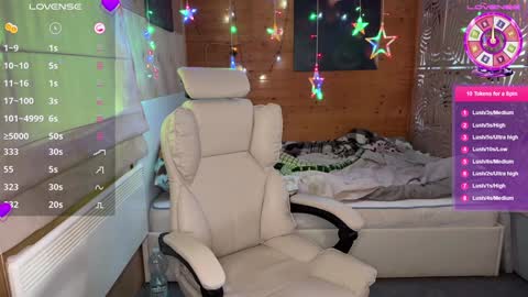 Snapshot of ps4pro chatting on January 2025 10:51:02 AM Queen of Pain online show from January 2025 10:51:02 AM