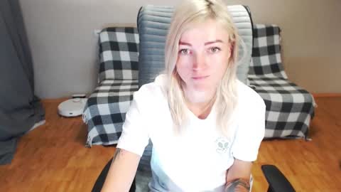 Snapshot of puma_ma chatting on November 2025 03:28:01 AM Polly online show from November 2025 03:28:01 AM