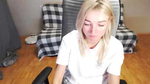 Snapshot of puma_ma chatting on November 2025 01:22:02 PM Polly online show from November 2025 01:22:02 PM