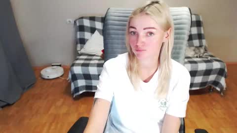 Snapshot of puma_ma chatting on November 2025 01:03:01 PM Polly online show from November 2025 01:03:01 PM