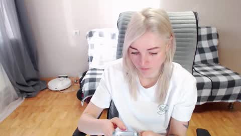 Polly online show from March 2026 04:07:02 AM