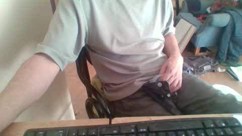 Snapshot of pup_y chatting on October 2025 01:17:02 PM pup_y online show from October 2025 01:17:02 PM