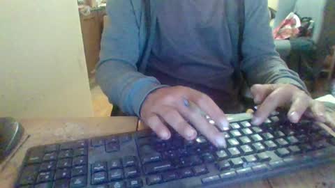 Snapshot of pup_y chatting on October 2025 08:11:02 PM pup_y online show from October 2025 08:11:02 PM