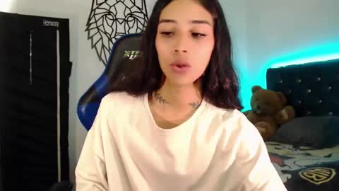 Cris online show from November 2025 05:25:01 PM