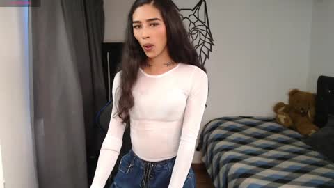 Snapshot of pupi_wolf chatting on April 2026 04:01:02 PM Cris online show from April 2026 04:01:02 PM