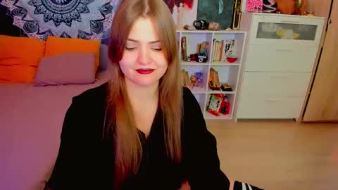 Miss Hanna online show from November 2025 05:06:02 PM