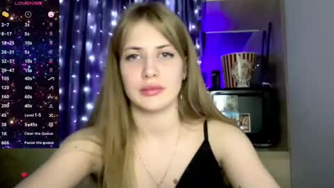 Alicia online show from December 2024 07:00:02 PM