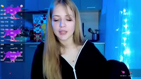 Alicia online show from March 2025 04:25:01 PM