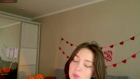 Snapshot of purple_averge chatting on November 2025 05:40:02 AM Bella online show from November 2025 05:40:02 AM