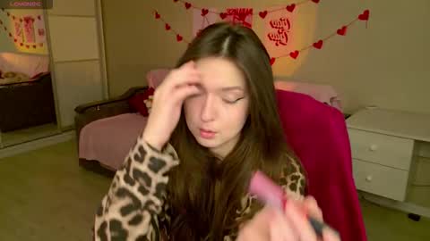 Snapshot of purple_averge chatting on November 2025 05:42:02 AM Bella online show from November 2025 05:42:02 AM