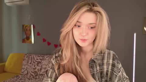 Snapshot of purple_averge chatting on March 2026 05:35:01 AM Bella online show from March 2026 05:35:01 AM