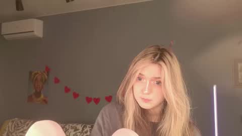 Snapshot of purple_averge chatting on March 2026 05:45:02 AM Bella online show from March 2026 05:45:02 AM