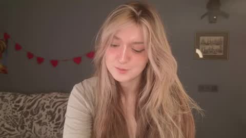 Snapshot of purple_averge chatting on April 2026 05:38:01 AM Bella online show from April 2026 05:38:01 AM