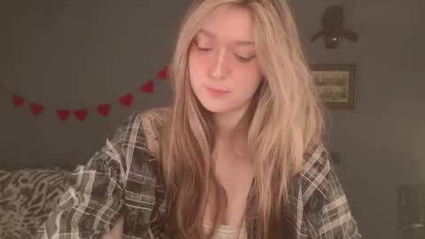 Snapshot of purple_averge chatting on April 2026 05:37:02 AM Bella online show from April 2026 05:37:02 AM