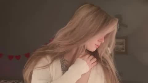 Snapshot of purple_averge chatting on April 2026 05:40:02 AM Bella online show from April 2026 05:40:02 AM