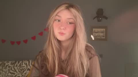 Snapshot of purple_averge chatting on April 2026 05:40:01 AM Bella online show from April 2026 05:40:01 AM