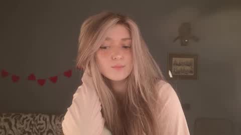 Snapshot of purple_averge chatting on April 2026 05:34:01 AM Bella online show from April 2026 05:34:01 AM