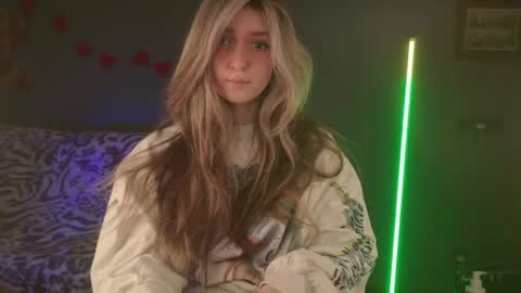 Snapshot of purple_averge chatting on April 2026 06:20:02 AM Bella online show from April 2026 06:20:02 AM