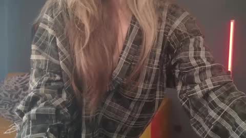 Snapshot of purple_averge chatting on April 2026 08:59:01 AM Bella online show from April 2026 08:59:01 AM