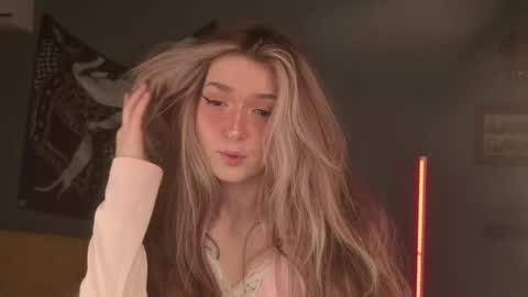 Snapshot of purple_averge chatting on April 2026 09:52:01 AM Bella online show from April 2026 09:52:01 AM