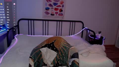 Francine online show from December 2024 08:50:01 PM