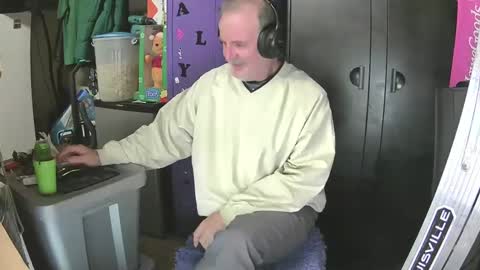 Snapshot of pussy_licker0127 chatting on December 2024 07:10:01 PM Mark online show from December 2024 07:10:01 PM