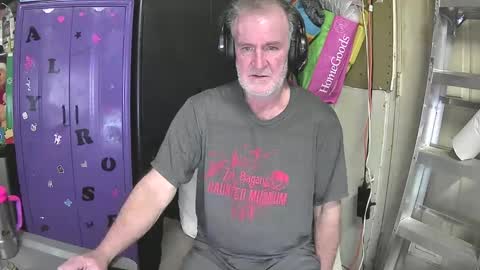 Snapshot of pussy_licker0127 chatting on February 2025 11:22:01 PM Mark online show from February 2025 11:22:01 PM