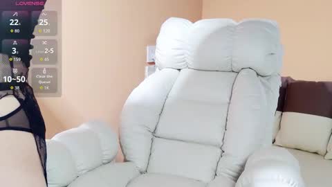 qiqi_1118 online show from October 2025 06:25:02 PM