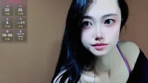 qiqi_1118 online show from October 2025 05:28:01 PM