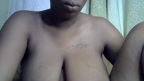 Snapshot of queeen_sly chatting on February 2026 03:37:01 AM queeen online show from February 2026 03:37:01 AM